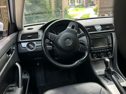 Used 2015 Volkswagen Passat TDI SE FWD image 15
