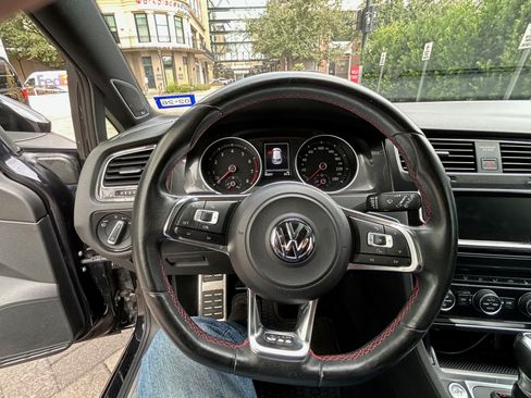 Used 2015 Volkswagen GTI SE image 12