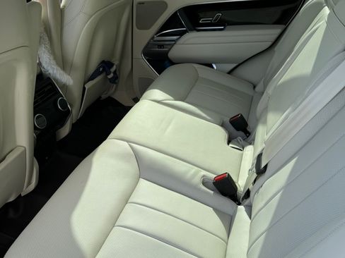 Used 2024 Land Rover Range Rover SE image 5