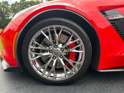 Used 2015 Chevrolet Corvette Z06 w/ 3LZ Preferred Equipment Group RWD image 4