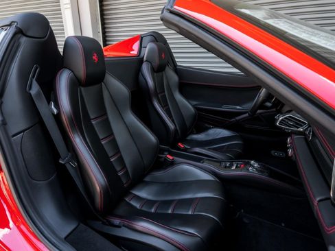 Used 2015 Ferrari 458 Spider image 19