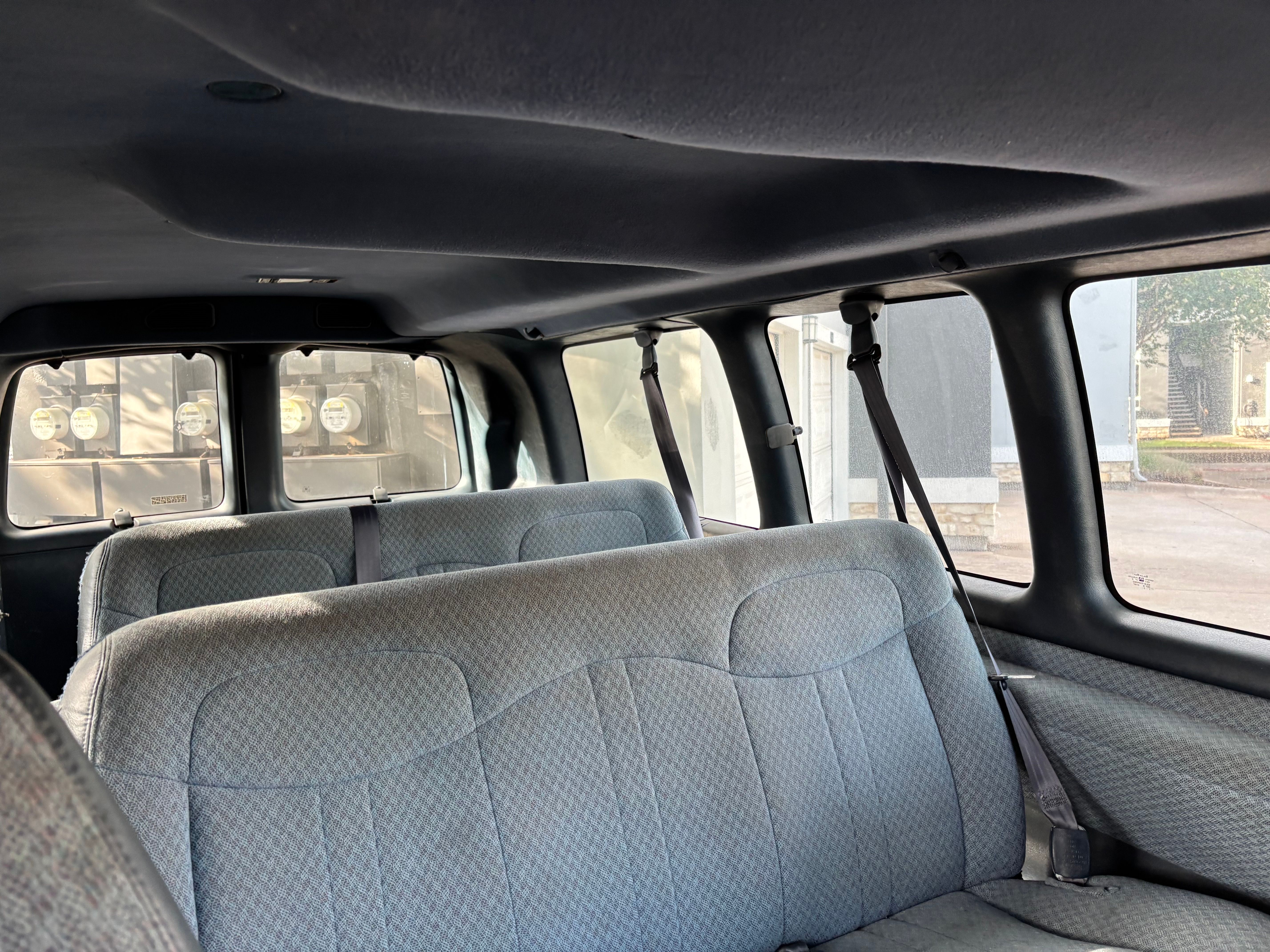Used 2000 Chevrolet Express 2500 Passenger w/ LS Preferred Equipment Group RWD image 18