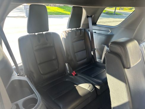 Used 2013 Ford Explorer XLT image 11