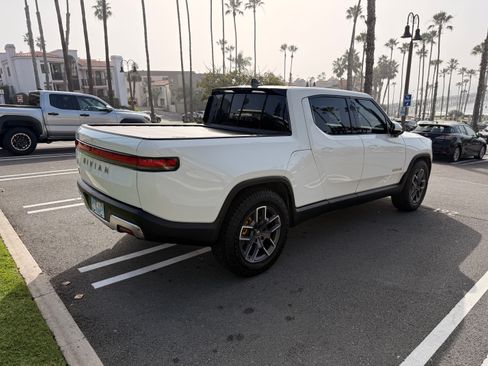 Used 2022 Rivian R1T Launch Edition image 8
