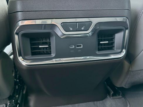 Used 2024 GMC Sierra 1500 SLT image 10