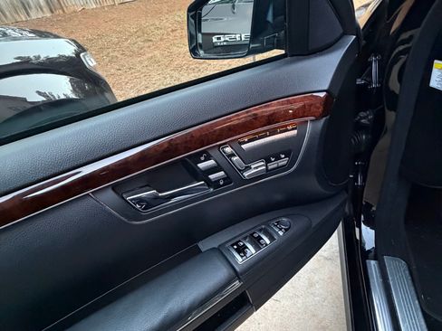 Used 2011 Mercedes-Benz S 550 4MATIC image 5