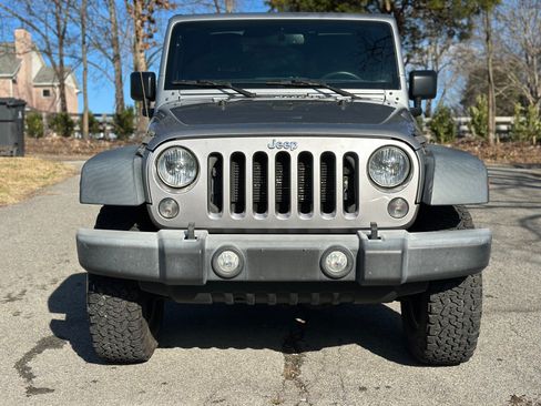 Used 2016 Jeep Wrangler Rubicon w/ Power Convenience Group image 5