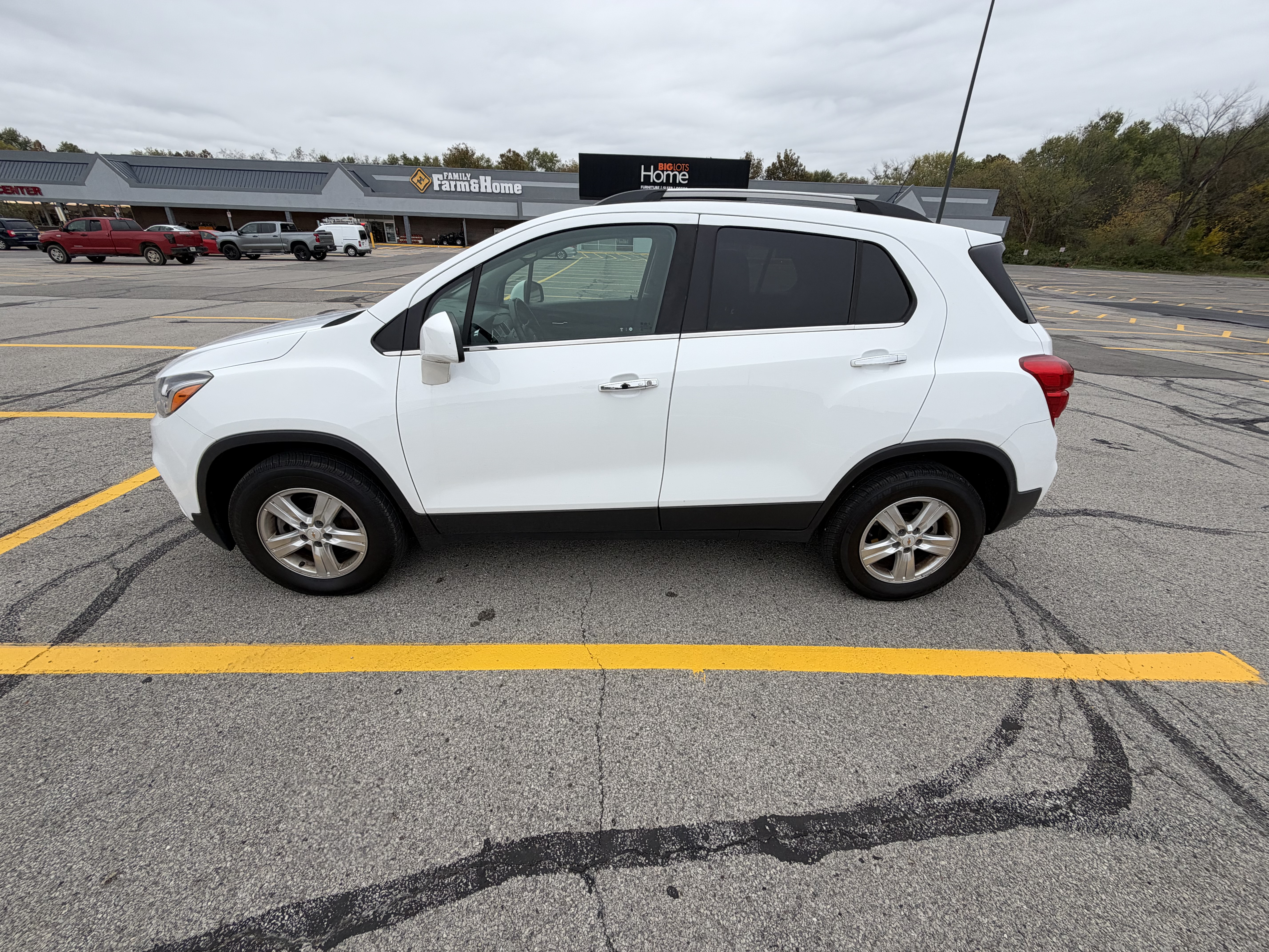 Used 2019 Chevrolet Trax LT w/ LT Convenience Package AWD/4WD image 4
