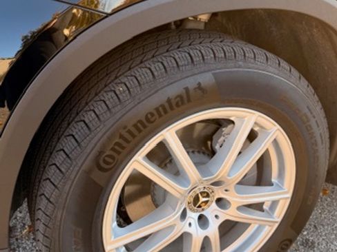 Used 2025 Mercedes-Benz GLC 300 4MATIC image 13