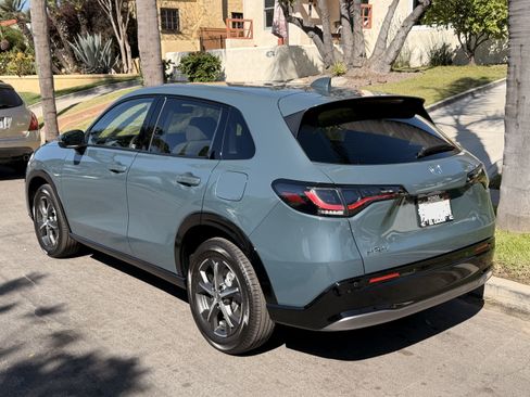 Used 2025 Honda HR-V EX-L image 4