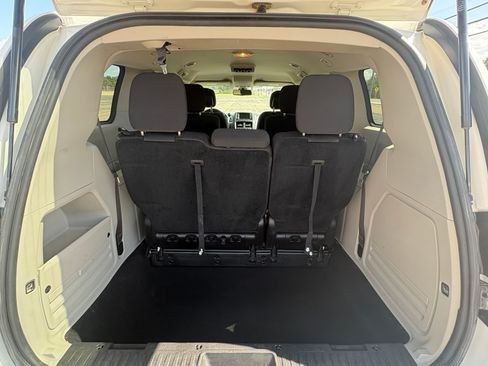 Used 2019 Dodge Grand Caravan SE w/ UConnect Hands-Free Group FWD image 8