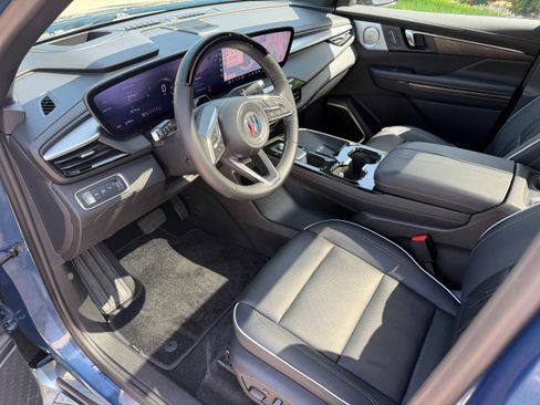 Used 2025 Buick Enclave Avenir w/ Super Cruise Package FWD image 13