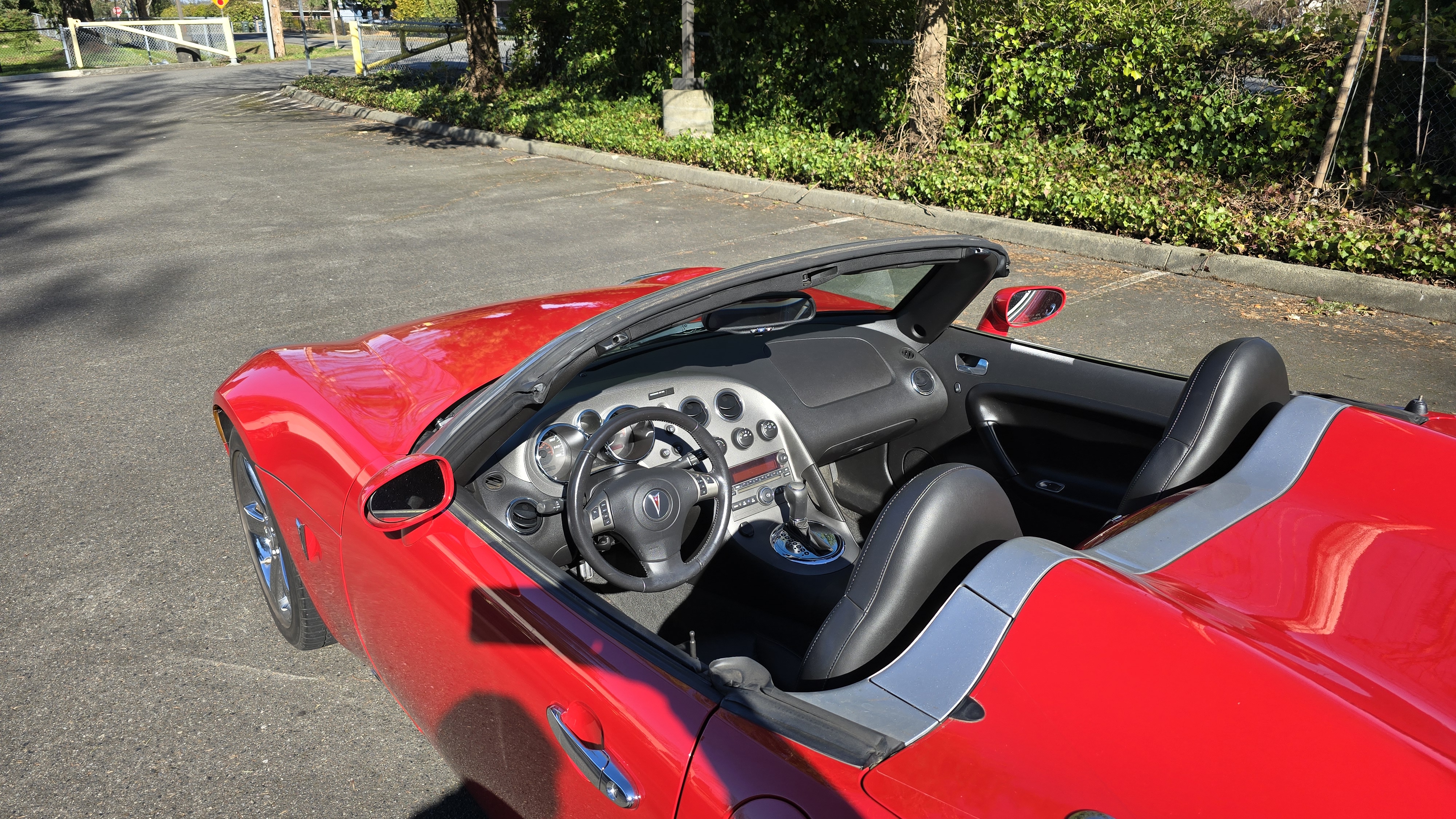 Used 2008 Pontiac Solstice GXP w/ Premium Package RWD image 16