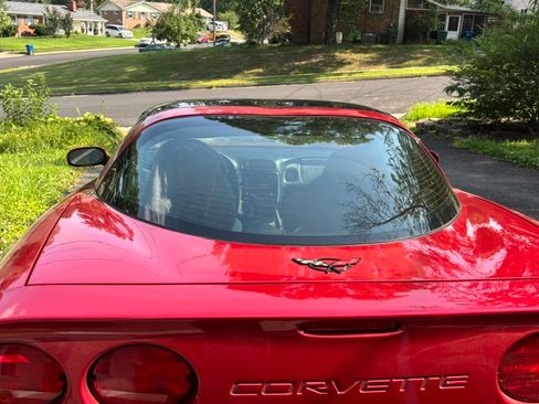Used 2001 Chevrolet Corvette Coupe w/ Preferred Equipment Group2 RWD image 12