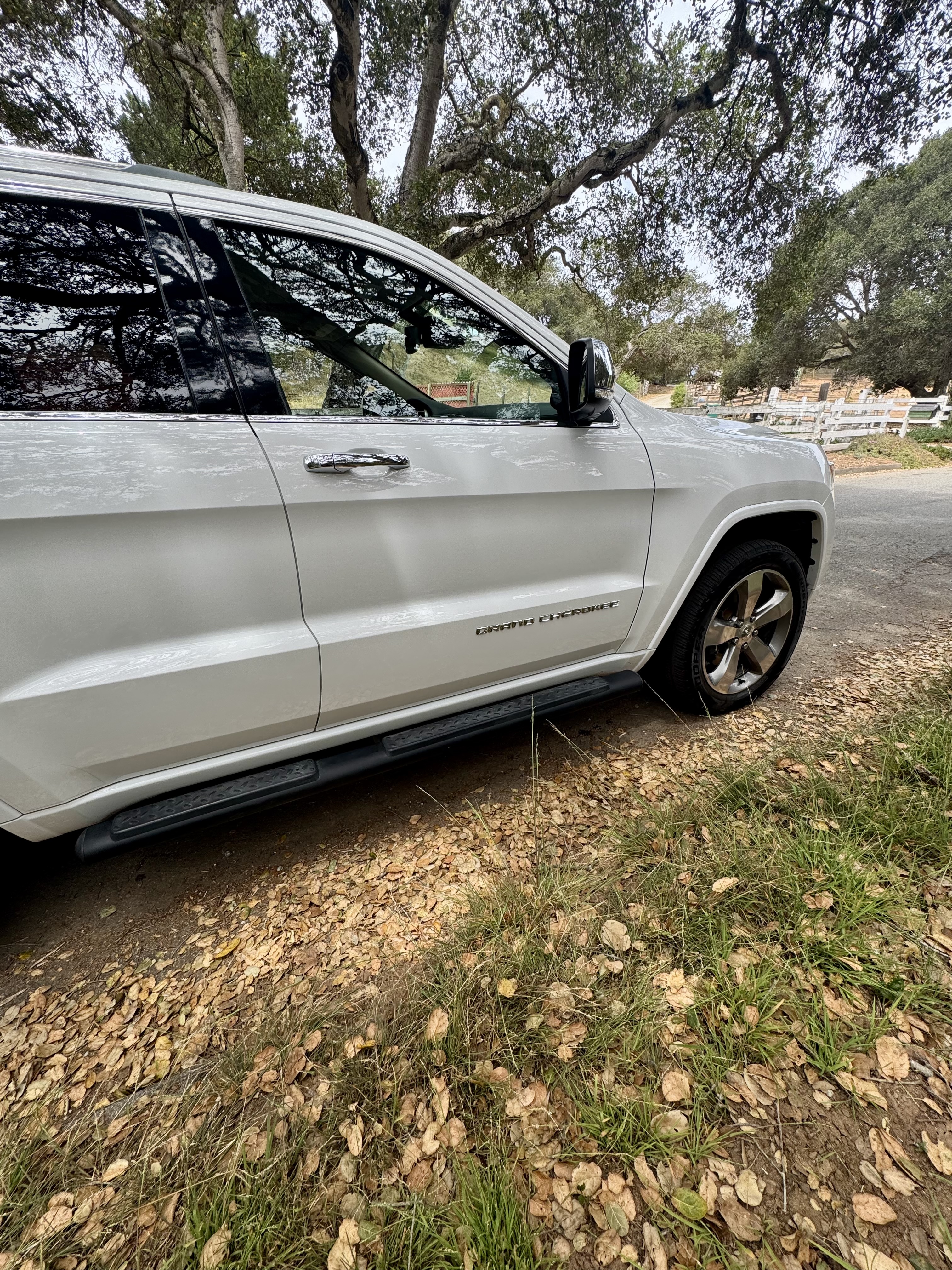 Used 2014 Jeep Grand Cherokee Overland w/ Advanced Technology Group AWD/4WD image 10