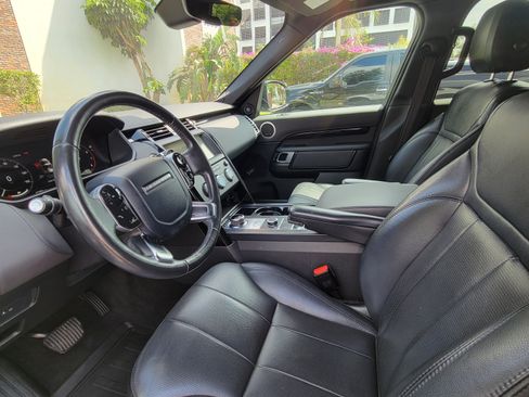 Used 2019 Land Rover Discovery SE image 32