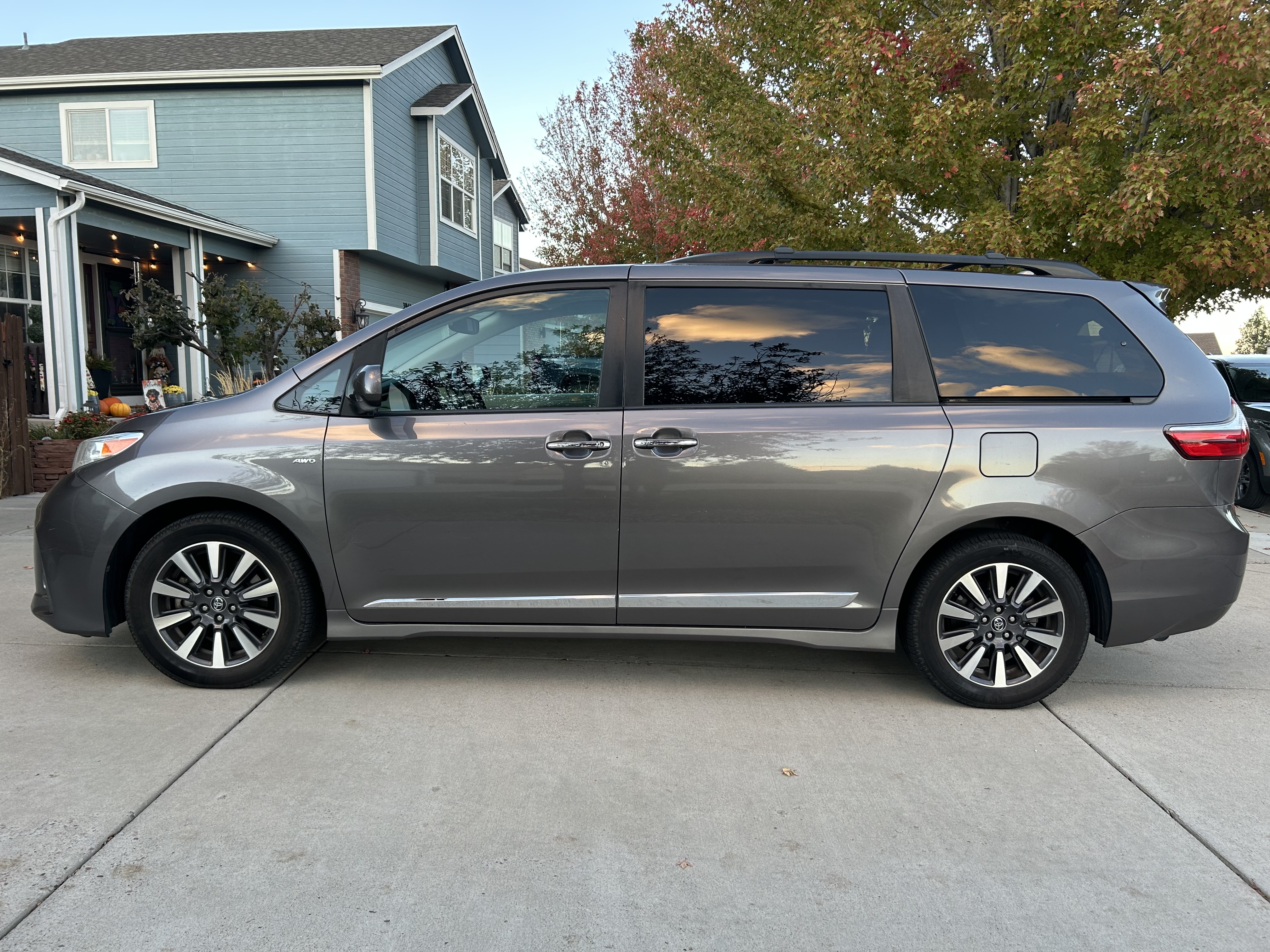 Used 2019 Toyota Sienna XLE Premium AWD/4WD image 10
