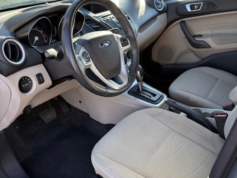 Used 2016 Ford Fiesta SE image 6
