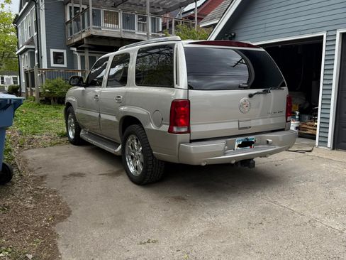 Used 2005 Cadillac Escalade AWD image 4