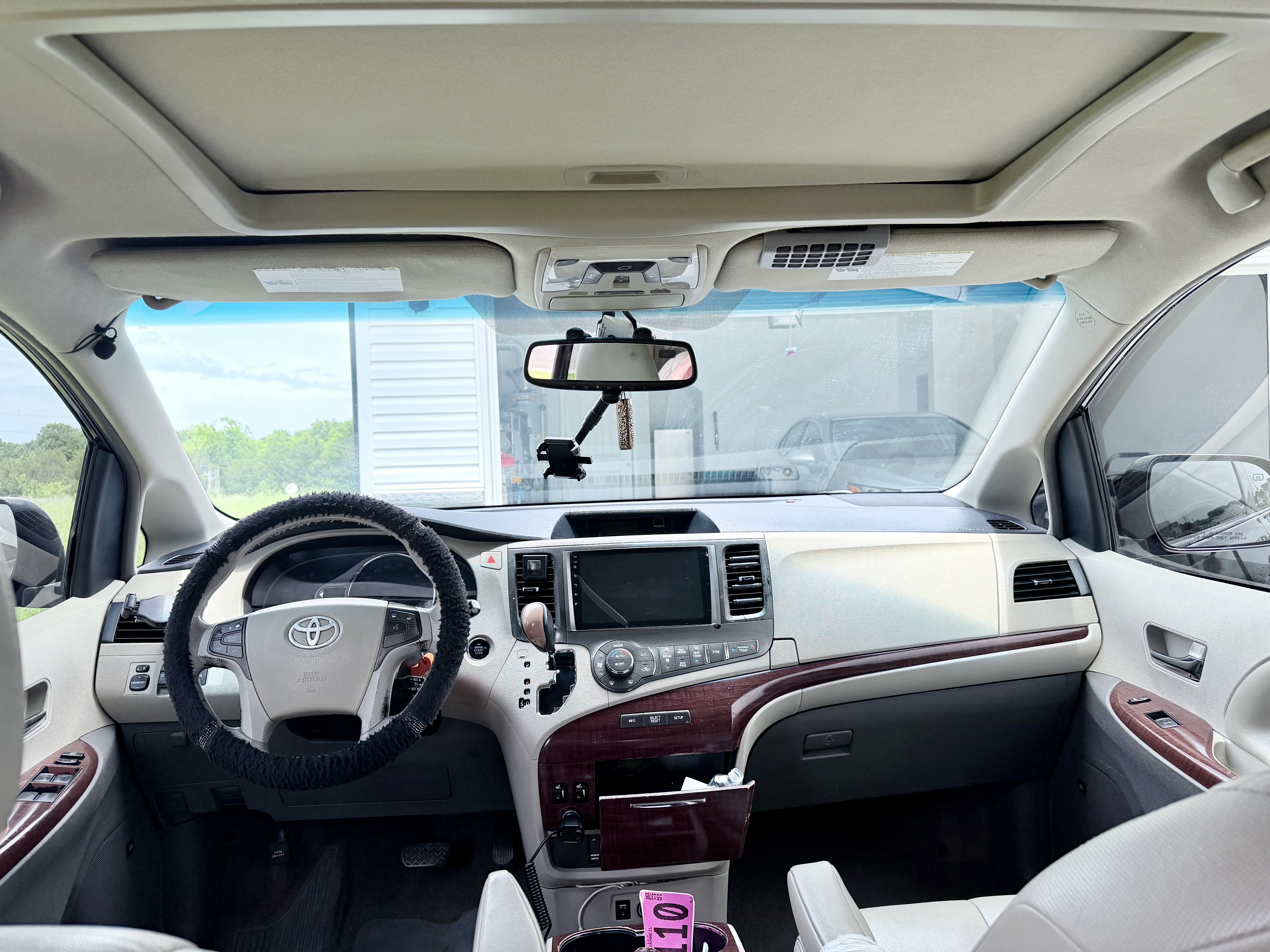 Used 2012 Toyota Sienna XLE w/ Premium Pkg FWD image 13