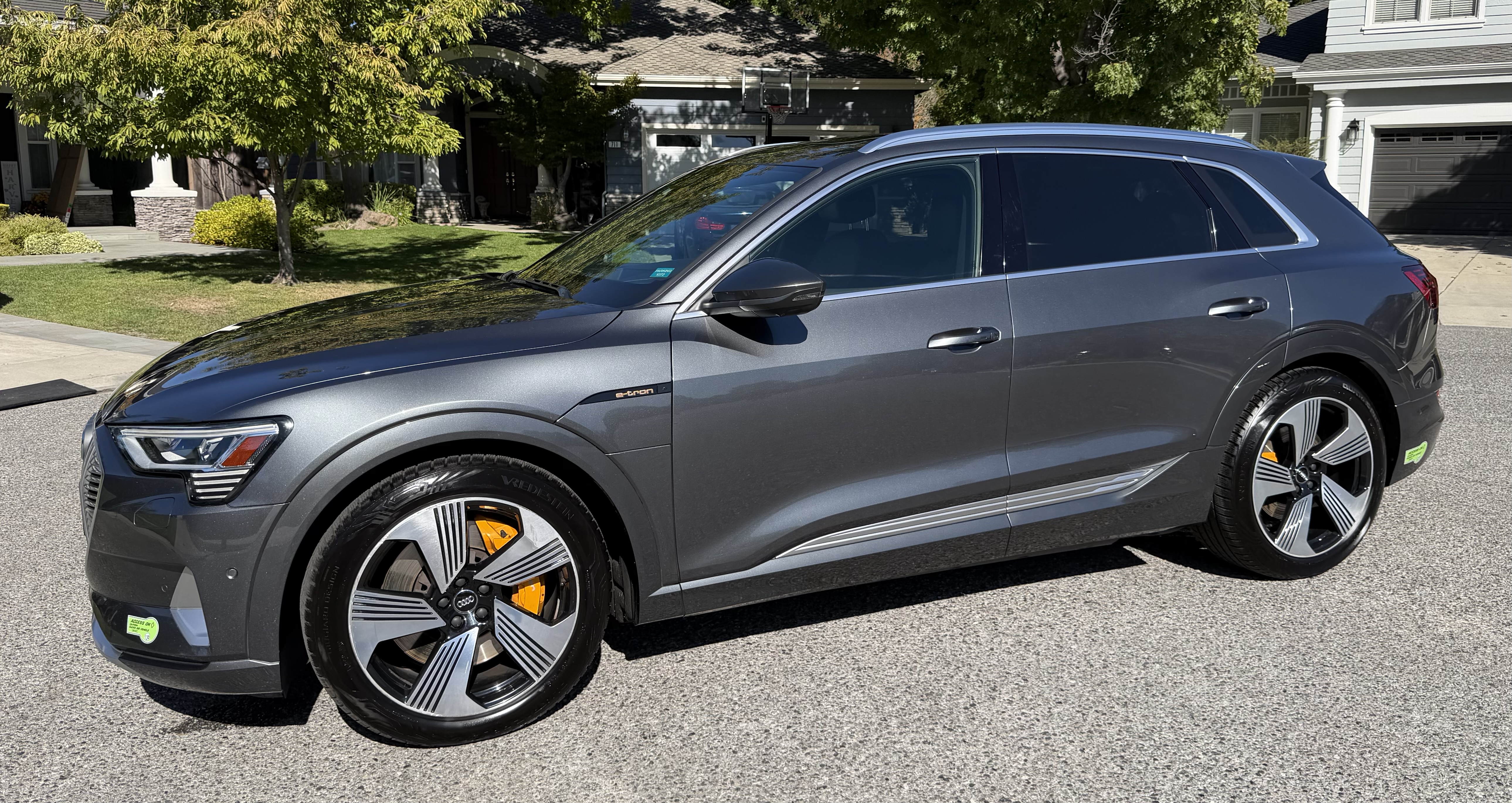 Used 2019 Audi e-tron Prestige w/ Prestige Package AWD/4WD image 1