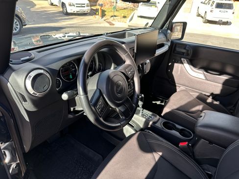Used 2016 Jeep Wrangler Unlimited Sahara w/ Connectivity Group image 8