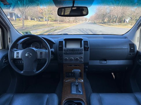 Used 2006 Nissan Pathfinder LE w/ (U01) LE Navigation Pkg image 2