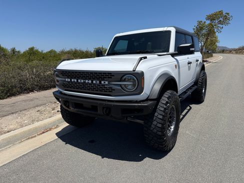 Used 2023 Ford Bronco Badlands AWD/4WD image 2