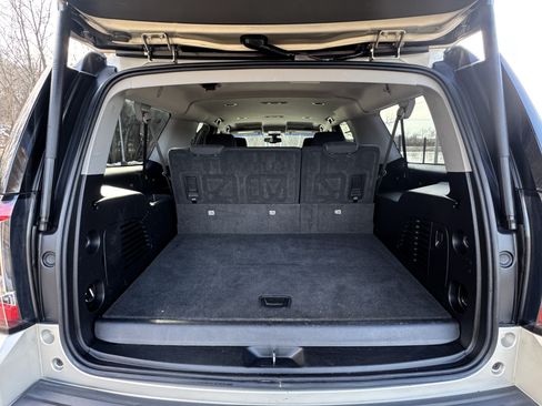 Used 2017 GMC Yukon XL SLE w/ SLE Value Package image 17