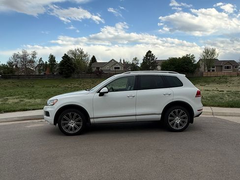 Used 2012 Volkswagen Touareg Executive AWD/4WD image 11