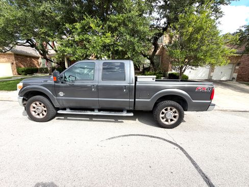 Used 2016 Ford F250 Lariat w/ Lariat Ultimate Package AWD/4WD image 8