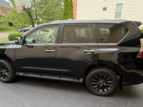 Used 2023 Lexus GX 460 Premium w/ Premium Package AWD/4WD image 2