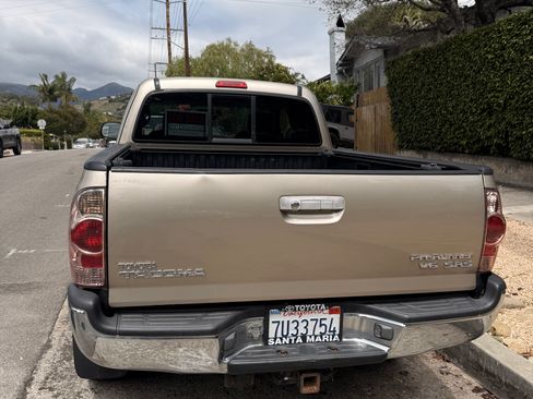 Used 2005 Toyota Tacoma PreRunner RWD image 5