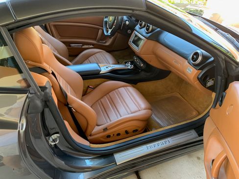 Used 2011 Ferrari California Convertible 2D image 17