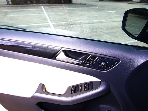 Used 2015 Volkswagen Jetta SEL image 27