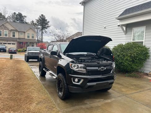 Used 2018 Chevrolet Colorado Z71 w/ Z71 Midnight Edition image 2