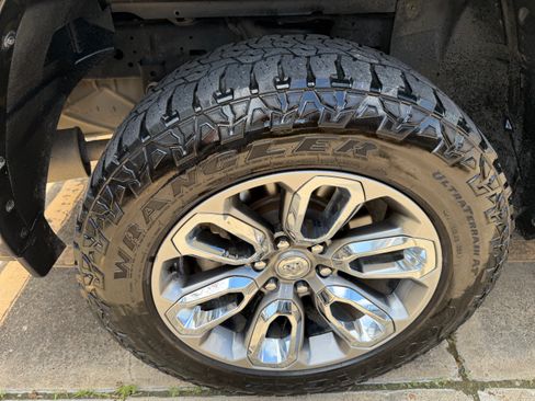 Used 2020 RAM 1500 Laramie w/ Sport Appearance Package AWD/4WD image 10