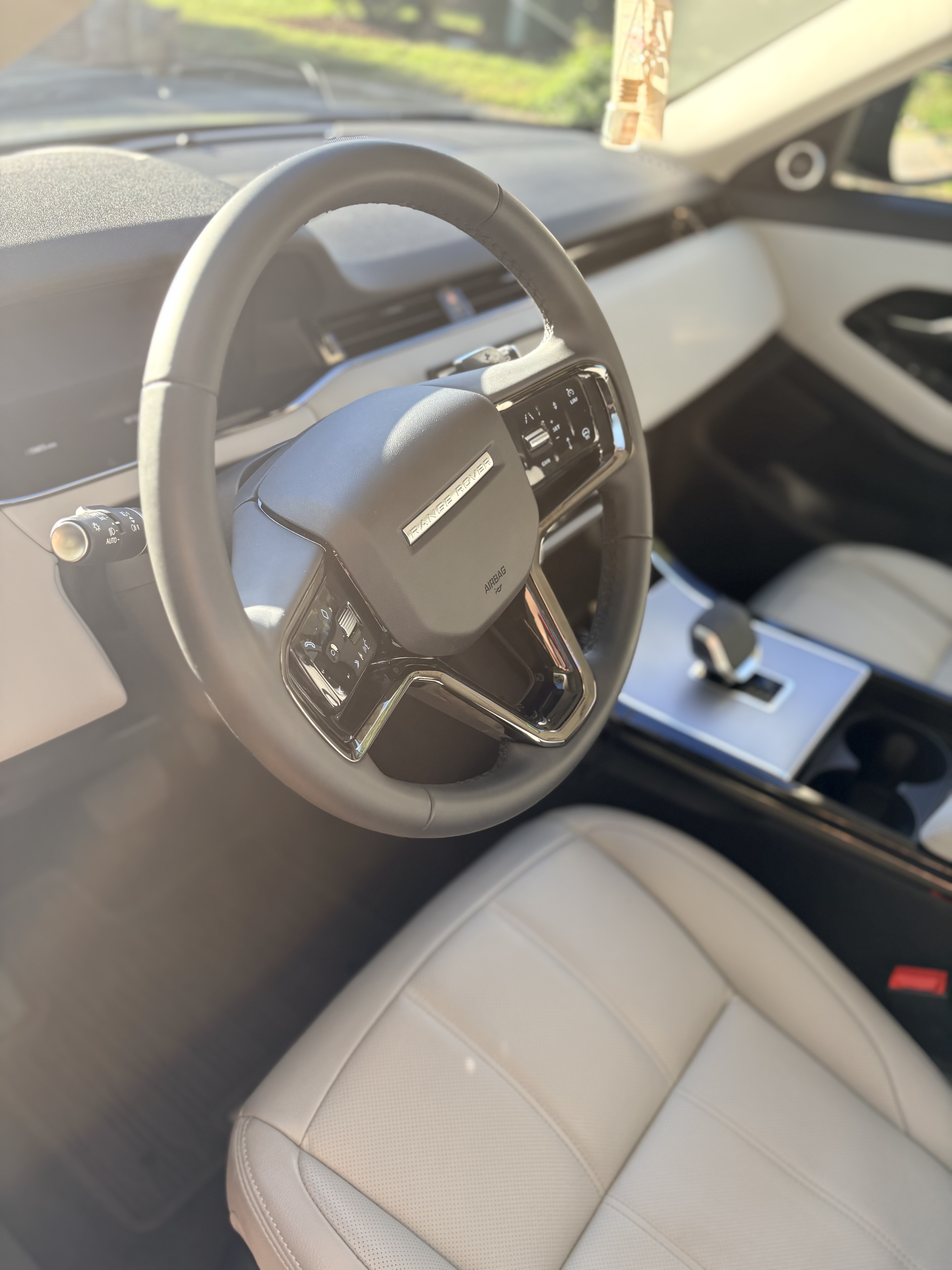 Used 2025 Land Rover Range Rover Evoque S AWD/4WD image 8