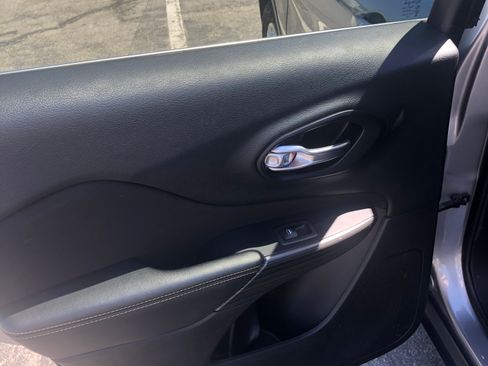 Used 2015 Jeep Cherokee Latitude image 11