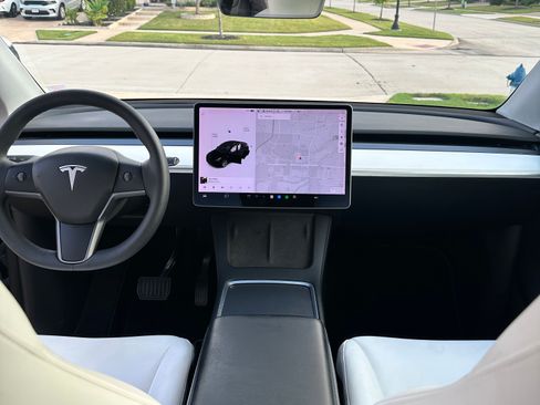 Used 2021 Tesla Model Y Long Range image 5