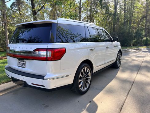 Used 2019 Lincoln Navigator Select w/ Technology Package image 2