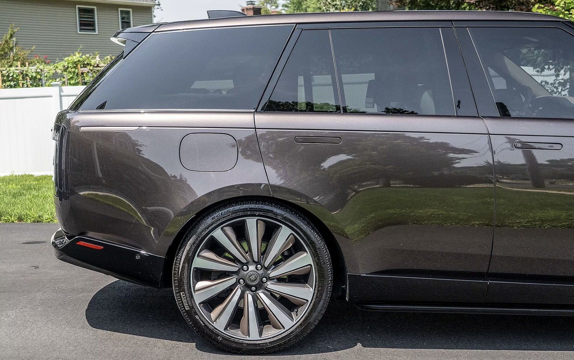 Used 2025 Land Rover Range Rover SV AWD/4WD image 9