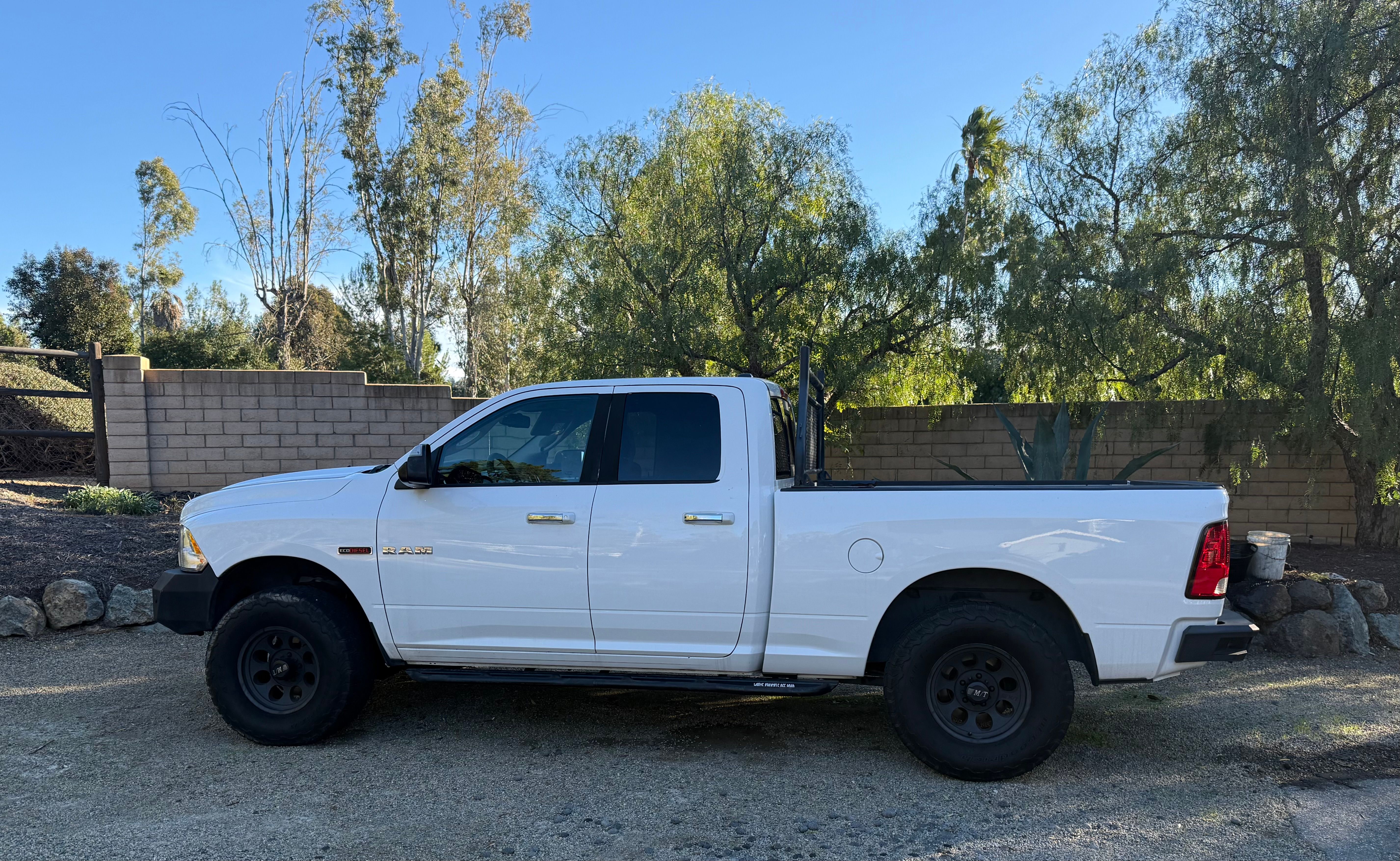 Used 2016 RAM 1500 Classic SLT w/ Trailer & Traction Group AWD/4WD image 2