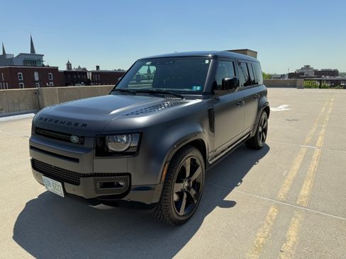 Used 2024 Land Rover Defender 110 V8 AWD/4WD image 4