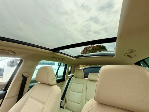 Used 2017 Volkswagen Tiguan Wolfsburg Edition image 9