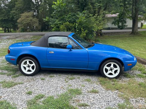 Used 1992 MAZDA MX-5 Miata RWD image 2