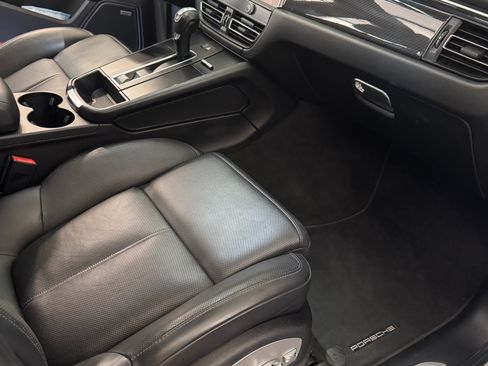 Used 2022 Porsche Macan S AWD/4WD image 11