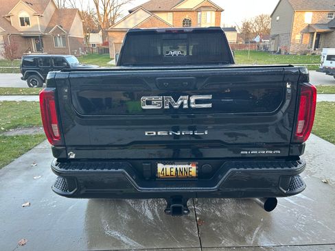 Used 2021 GMC Sierra 2500 Denali w/ Denali Black Diamond Edition image 15