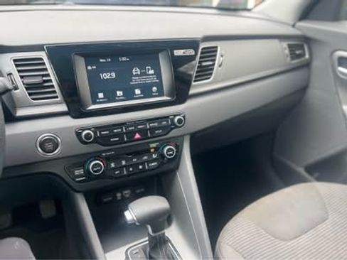Used 2017 Kia Niro LX image 9