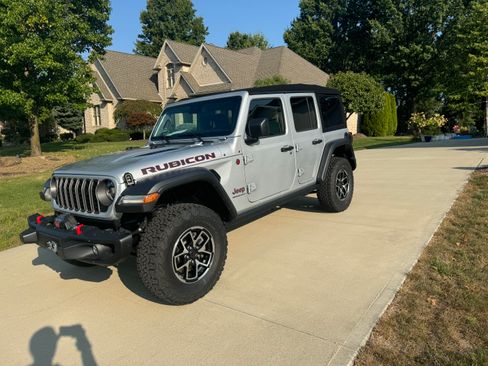 Used 2024 Jeep Wrangler Unlimited Rubicon w/ Capability Package AWD/4WD image 2